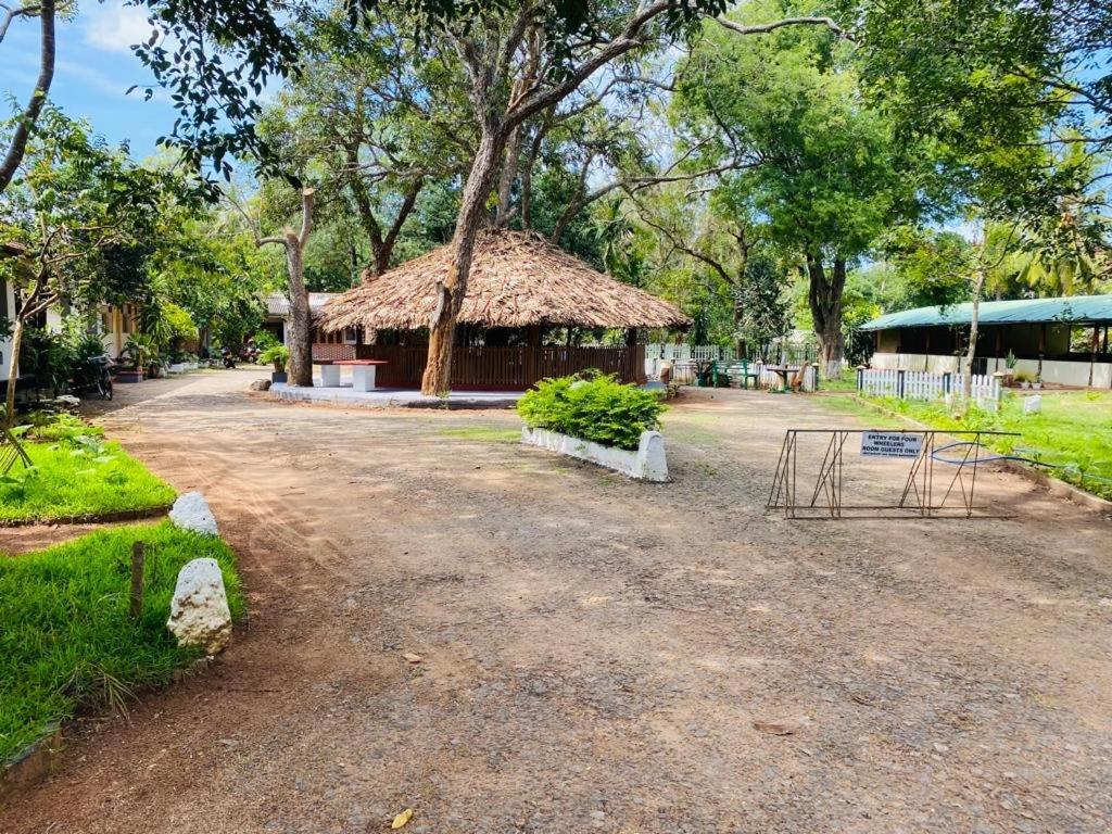Resthouse Vavuniya Otel Dış mekan fotoğraf