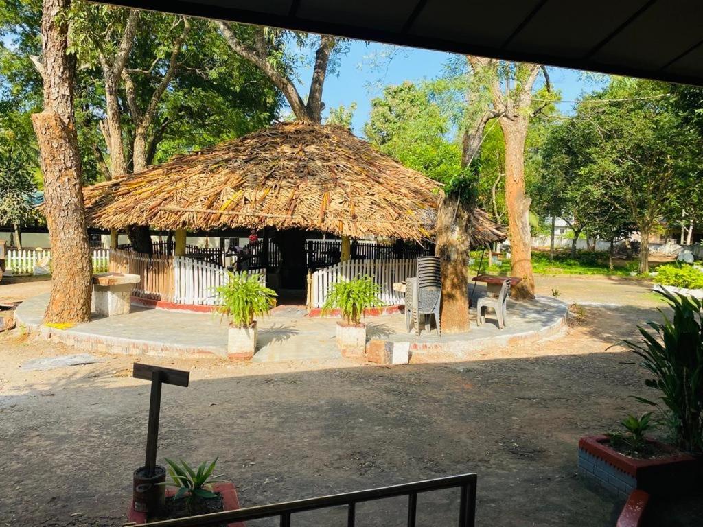 Resthouse Vavuniya Otel Dış mekan fotoğraf